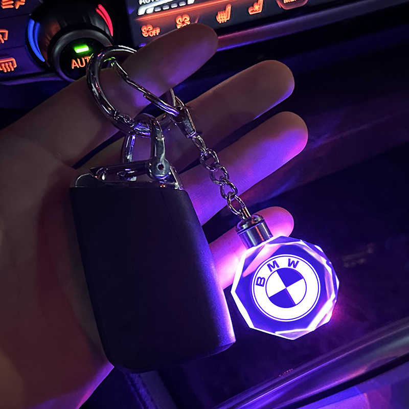 Porta-chaves com logótipo automóvel em 3D em cristal